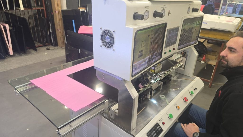 Sefaköy TV panel tamiri ve ekran değişimi işlemi yapılan LED televizyon teknik servis çalışması